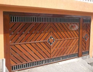 Portão de Madeira Moderno